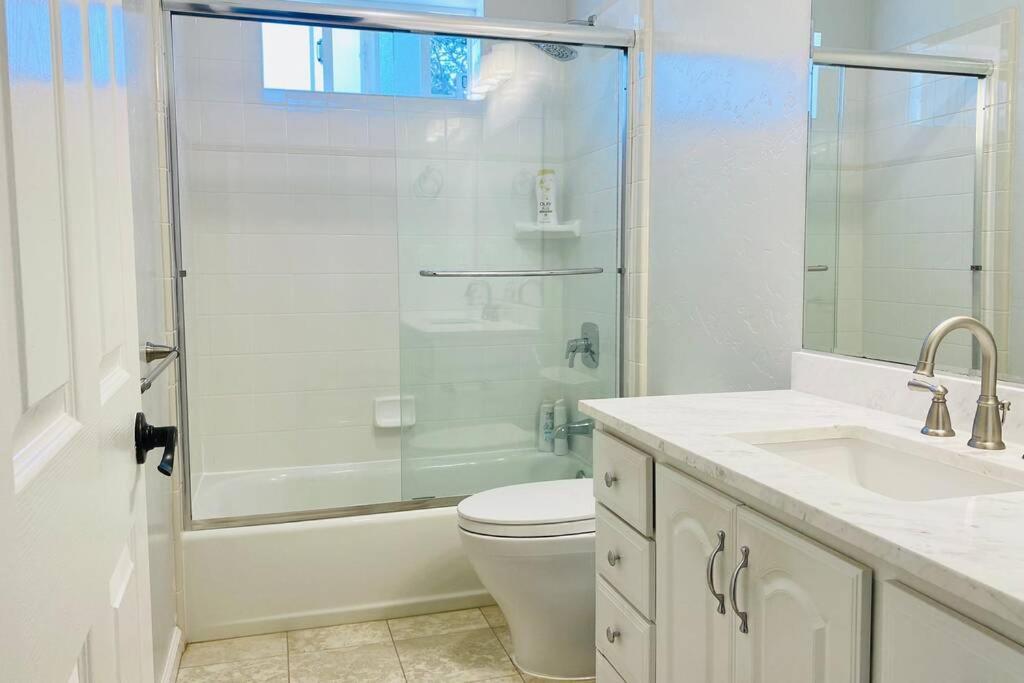Holiday home Lovely 3 Bedroom House For 6 People Near Sfo Sf Bay Area Newly Updated *